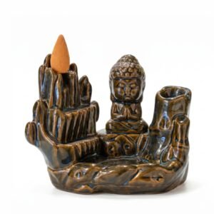 Quemador de cascada de humo con figura de Buda meditando y montaña escalonada en cerámica esmaltada marrón, incluye cono de incienso.