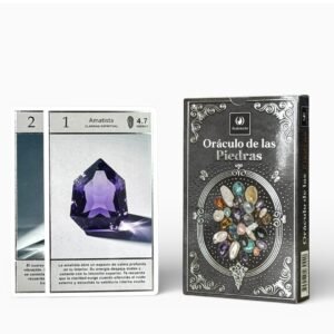Mazo de cartas Oráculo de las Piedras de Iluminarte, caja negra con detalles plateados y cartas de muestra con imágenes de Amatista y Cuarzo con sus propiedades energéticas.